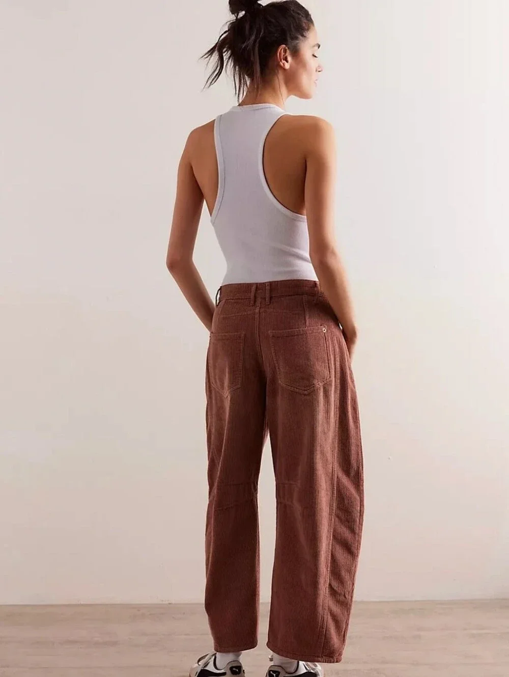 Free People We The Free Good Luck Mid-Rise Cord Barrel Pants Moca Brown Size 31 - Picture 2 of 16